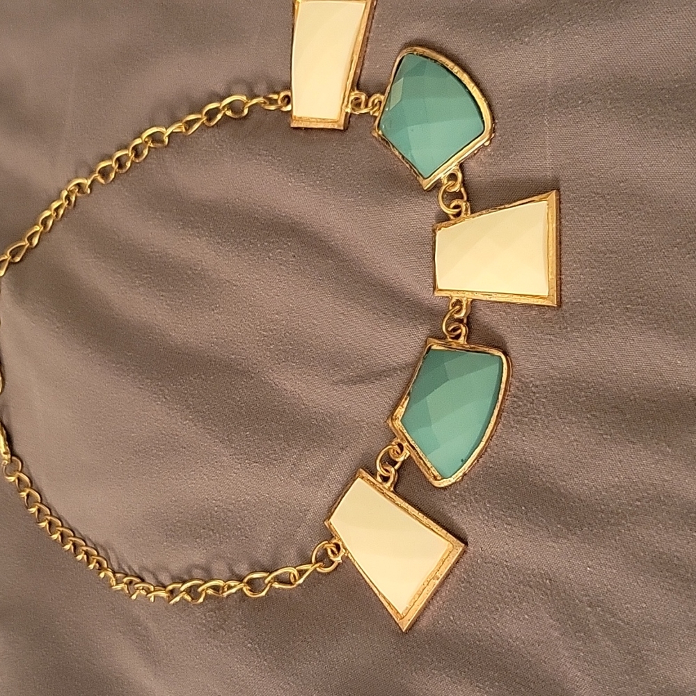 Costume Jewelry necklace.
